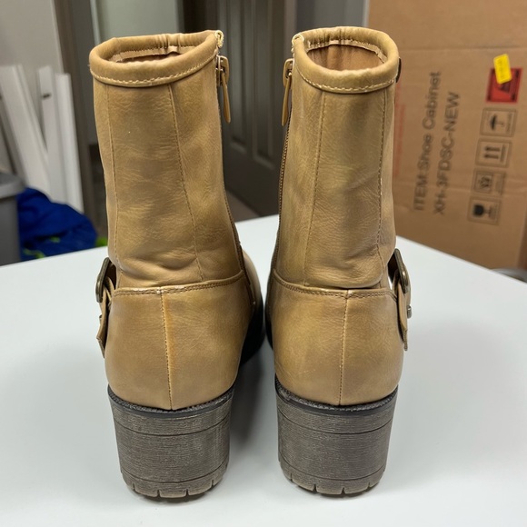 Forever Brown Lesly Buckle Boots | Size: 8 - Picture 3 of 12